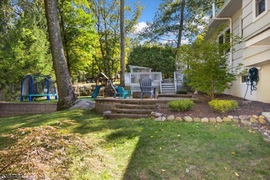 Impressive updated ranch.. Beautiful custom kitchen boasts an - photo 21