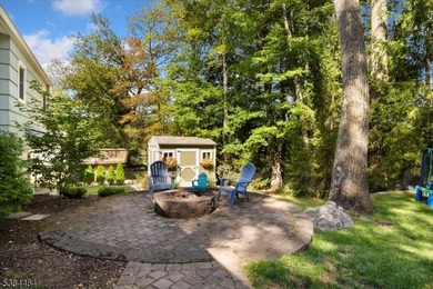 Impressive updated ranch.. Beautiful custom kitchen boasts an - photo 23