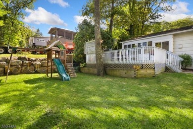 Impressive updated ranch.. Beautiful custom kitchen boasts an - photo 25