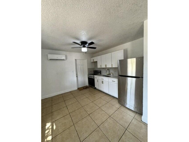 Single family home located just a few miles from the beach! New - photo 4