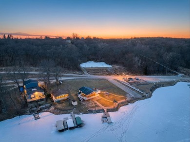 Diamondhead Lake Home For Sale in Dexter Iowa