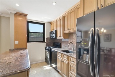 Welcome home! Just pack your bags and move right into this - photo 11