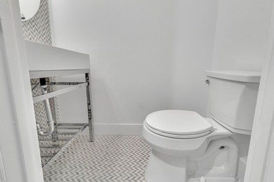 Completely renovated and professionally designed 2-bedroom, 2 - photo 14