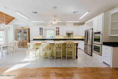 Experience true Southern charm in this stunning 6,437 sq ft - photo 17