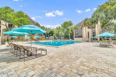 Completely renovated and professionally designed 2-bedroom, 2 - photo 18