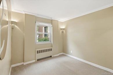 Welcome home! Just pack your bags and move right into this - photo 21