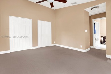 Welcome to easy living in this beautifully updated 3-bedroom - photo 9