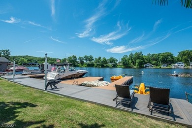 Lakefront Outdoor Entertainers Paradise! 4 Bedrooms + office, 3 - photo 2