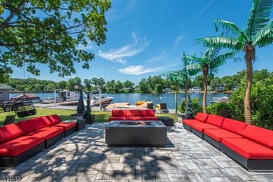 Lakefront Outdoor Entertainers Paradise! 4 Bedrooms + office, 3 - photo 3