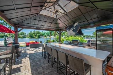 Lakefront Outdoor Entertainers Paradise! 4 Bedrooms + office, 3 - photo 4