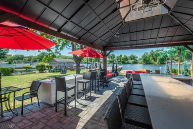 Lakefront Outdoor Entertainers Paradise! 4 Bedrooms + office, 3 - photo 5