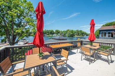 Lakefront Outdoor Entertainers Paradise! 4 Bedrooms + office, 3 - photo 8
