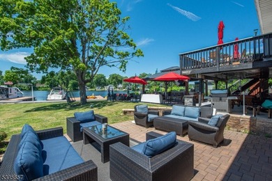 Lakefront Outdoor Entertainers Paradise! 4 Bedrooms + office, 3 - photo 9