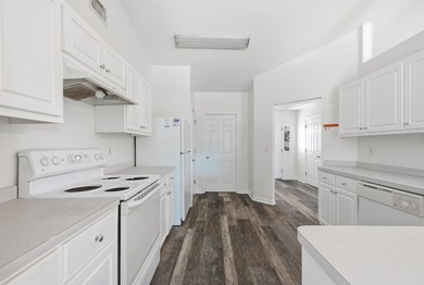 Welcome home to this beautifully maintained brick residence - photo 15
