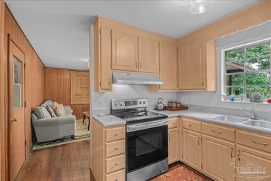 Welcome to this charming 3-bedroom, 2-bath BRICK home perfectly - photo 17