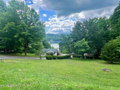 Lake Home For Sale in Jacksboro, Tennessee