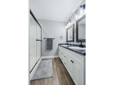 Welcome home to this beautifully maintained one-owner residence - photo 27