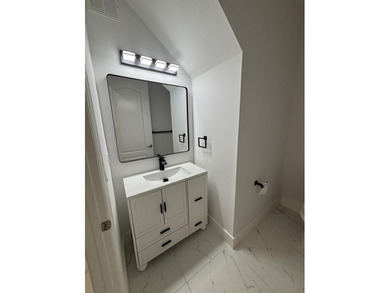 Mostly renovated, upgraded floors, kitchen countertops and all - photo 28