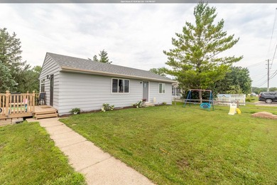Move-in ready with numerous recent updates, this well-maintained - photo 1