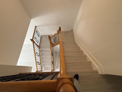 Mostly renovated, upgraded floors, kitchen countertops and all - photo 32