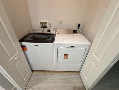 Mostly renovated, upgraded floors, kitchen countertops and all - photo 33