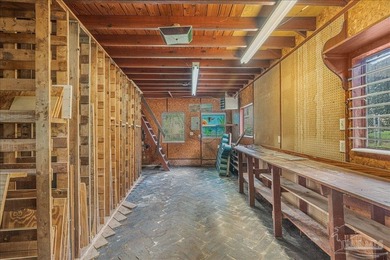 Welcome to this charming 3-bedroom, 2-bath BRICK home perfectly - photo 34