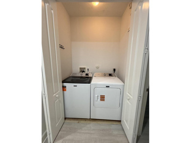 Mostly renovated, upgraded floors, kitchen countertops and all - photo 34