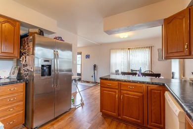 Move-in ready with numerous recent updates, this well-maintained - photo 9