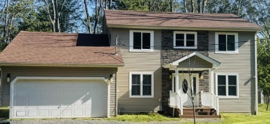 Lake Home For Sale in Pocono Summit, Pennsylvania