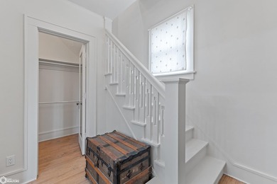 Beautiful move-in-ready property that blends timeless character - photo 2
