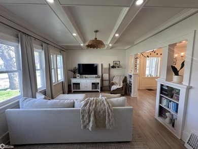 Beautiful move-in-ready property that blends timeless character - photo 4