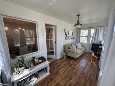 Beautiful move-in-ready property that blends timeless character - photo 6