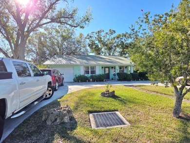 Lake Okeechobee Access - Double Lot Spacious 2-bedroom, 2-bath - photo 2