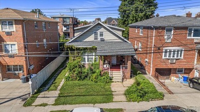 Hot Flushing Location. 40x100 lot. Delivered vacant. Two-family: - photo 2