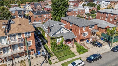 Hot Flushing Location. 40x100 lot. Delivered vacant. Two-family: - photo 4