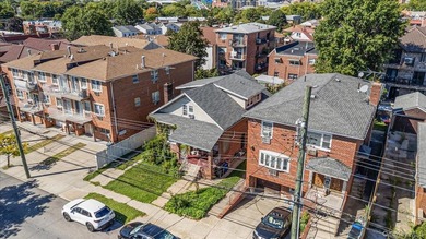 Hot Flushing Location. 40x100 lot. Delivered vacant. Two-family: - photo 5