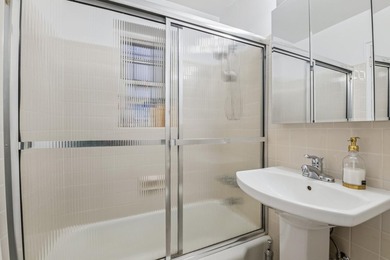 Lovely spacious one bedroom apartment (front facing). Large - photo 14