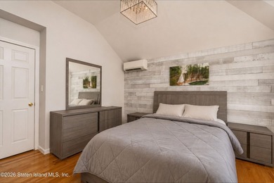 Welcome to 209 Sommer Avenue! This gorgeous 1-family, 3 bedroom - photo 14