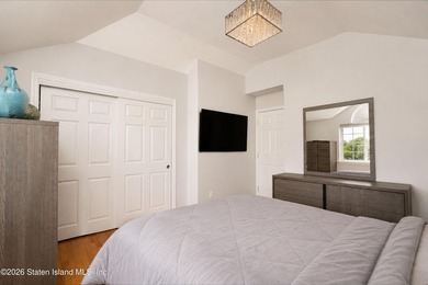 Welcome to 209 Sommer Avenue! This gorgeous 1-family, 3 bedroom - photo 15