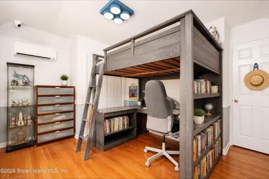 Welcome to 209 Sommer Avenue! This gorgeous 1-family, 3 bedroom - photo 16