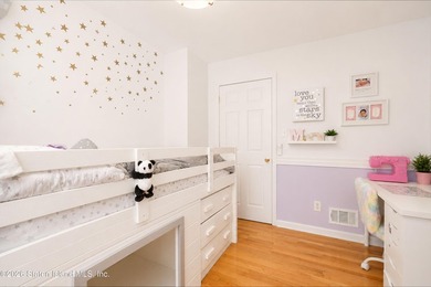 Welcome to 209 Sommer Avenue! This gorgeous 1-family, 3 bedroom - photo 17