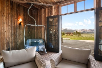 Website: ww.sawtoothmtnretreat.my.canva.site. This is rare - photo 25