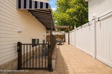 Welcome to 209 Sommer Avenue! This gorgeous 1-family, 3 bedroom - photo 26