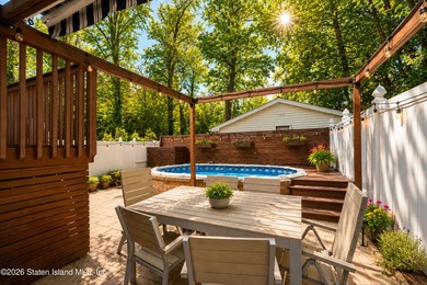 Welcome to 209 Sommer Avenue! This gorgeous 1-family, 3 bedroom - photo 27
