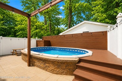 Welcome to 209 Sommer Avenue! This gorgeous 1-family, 3 bedroom - photo 28
