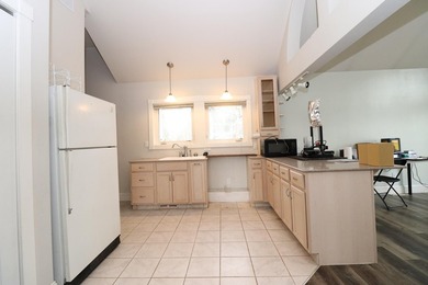 Gorgeous 175' lakefront property on a private 1.54 acre property - photo 32