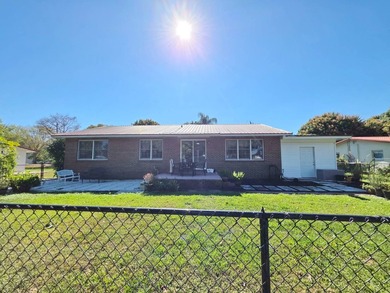 LAKE OKEECHOBEE ACCESS - Exceptional brick home situated on a - photo 4