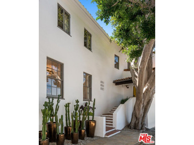 Introducing the Howard Hughes Estate, an iconic Spanish Revival - photo 5