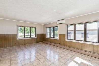Welcome to this spacious and meticulously maintained home - photo 13