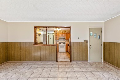 Welcome to this spacious and meticulously maintained home - photo 14